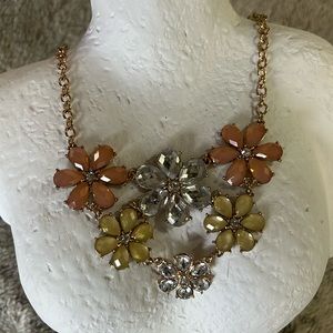 Vintage flower bib necklace costume gold tone faceted simulated crystal SHB 🌼